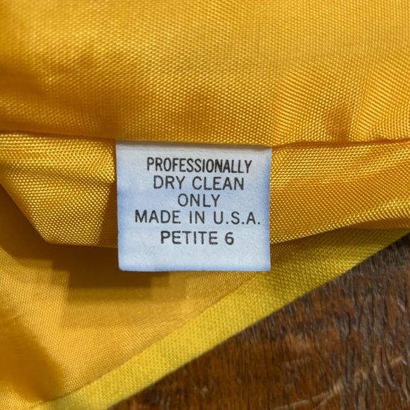 VTG Club 5’4” Petites Size 6P Yellow & Navy Blue Short Sleeve Skirt 2pc Suit Set - Picture 13 of 16